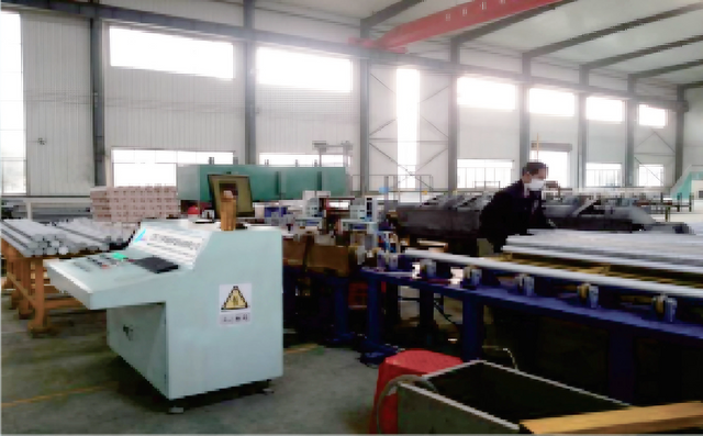 Zař&iacute;zen&iacute; pro detekci vad spir&aacute;ly s č&aacute;stečn&yacute;m ponorem do vody