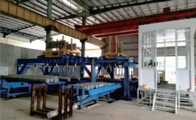 dlouh&aacute; a kr&aacute;tk&aacute; tyč kombinovan&yacute; ultrazvukov&yacute; syst&eacute;m ponořen&iacute; do vody - zař&iacute;zen&iacute; pro detekci vad